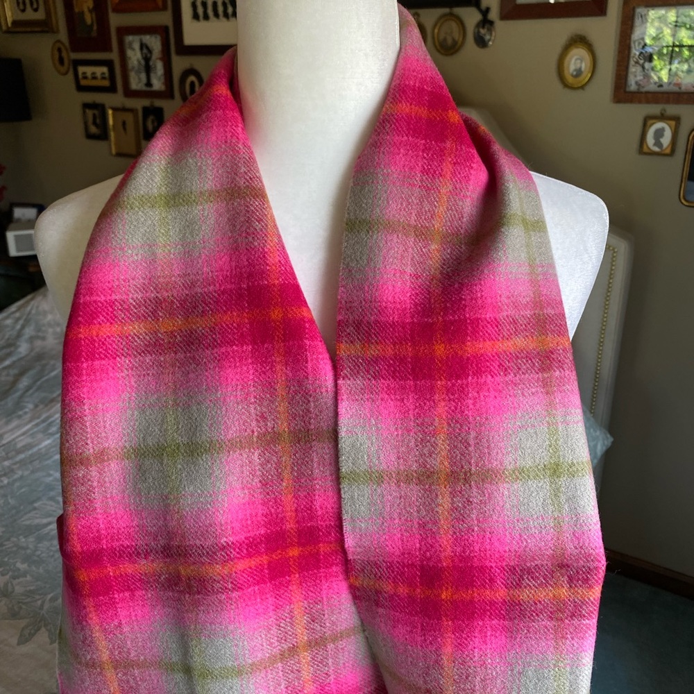 Highlander Collection by Lochcarron Plaid Fringe Scarf NWOT - Picture 2 of 5